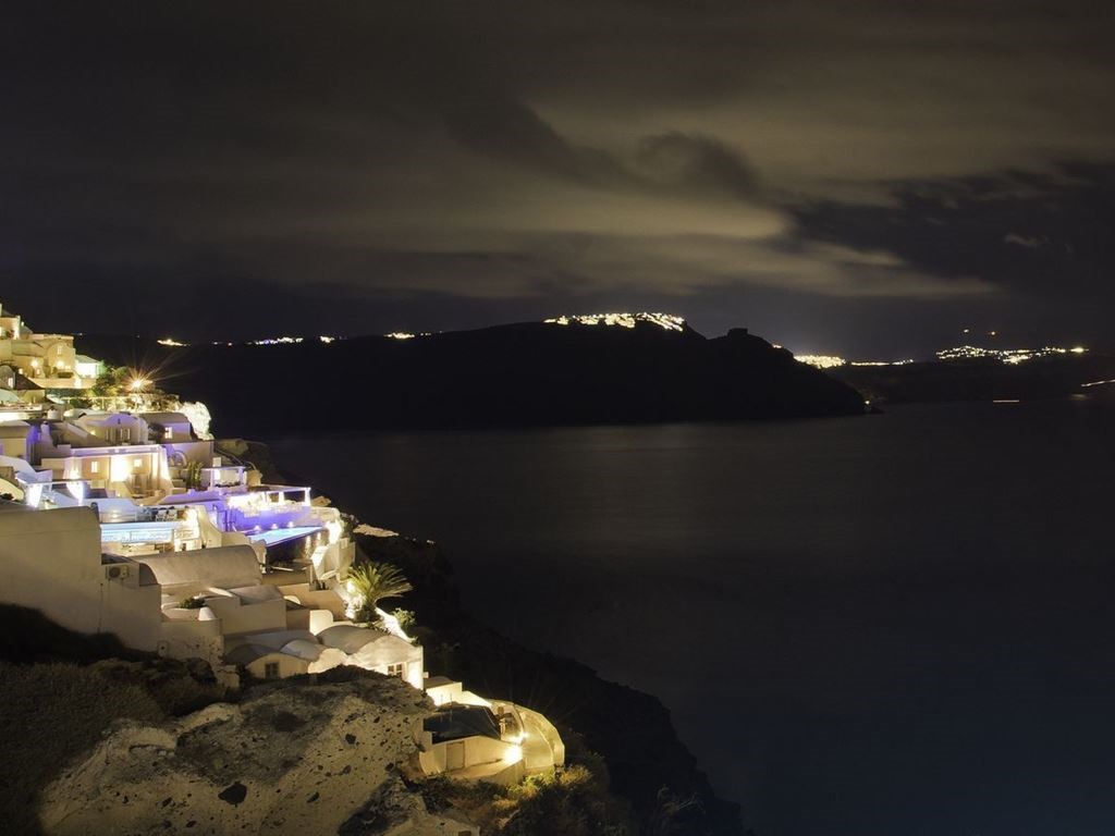 Santorini Secret Suites & Spa