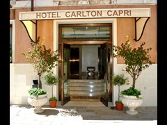 Carlton Capri Hotel - photo 1