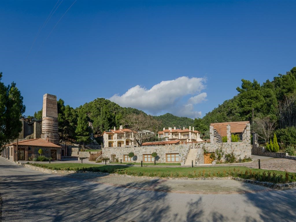 Kaminos Resort