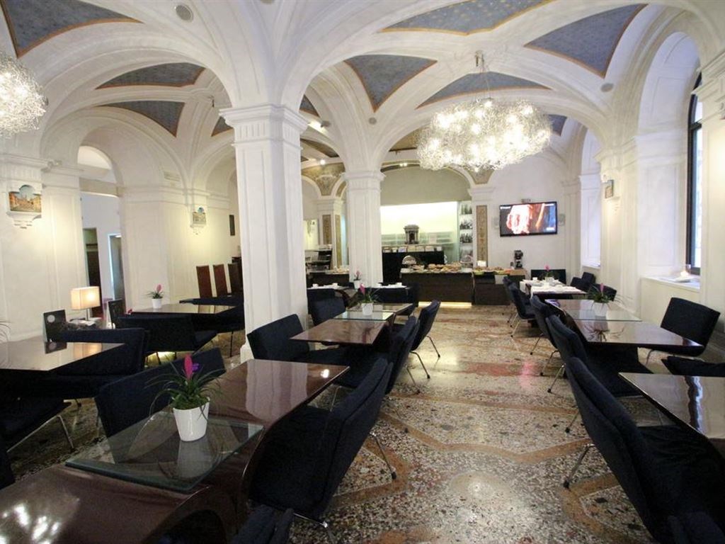 Art Hotel by the Spanish Steps