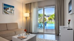 Batihan Beach Resort & Spa: Room FAMILY ROOM POOL VIEW - photo 80