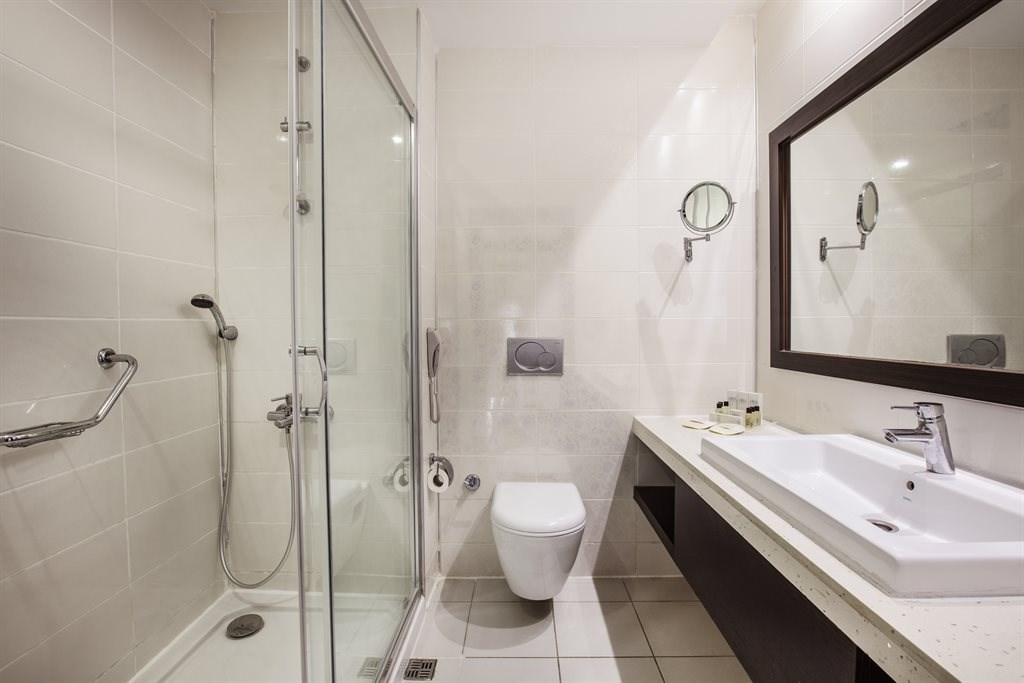 Aria Claros Beach & Spa Resort Hotel: Club bathroom