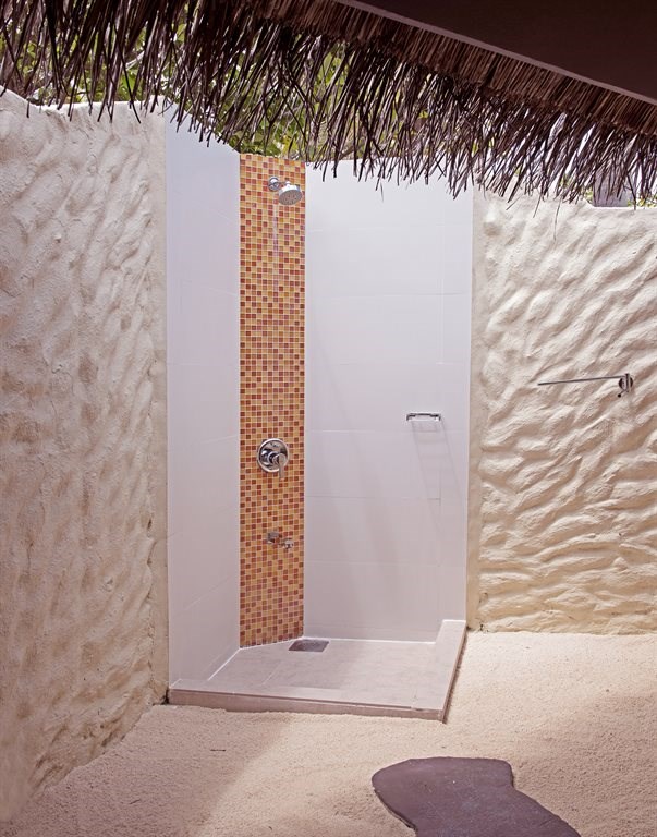 xxxxAdaaran Select Hudhuran Fushi: Deluxe Beach Villa Open Shower