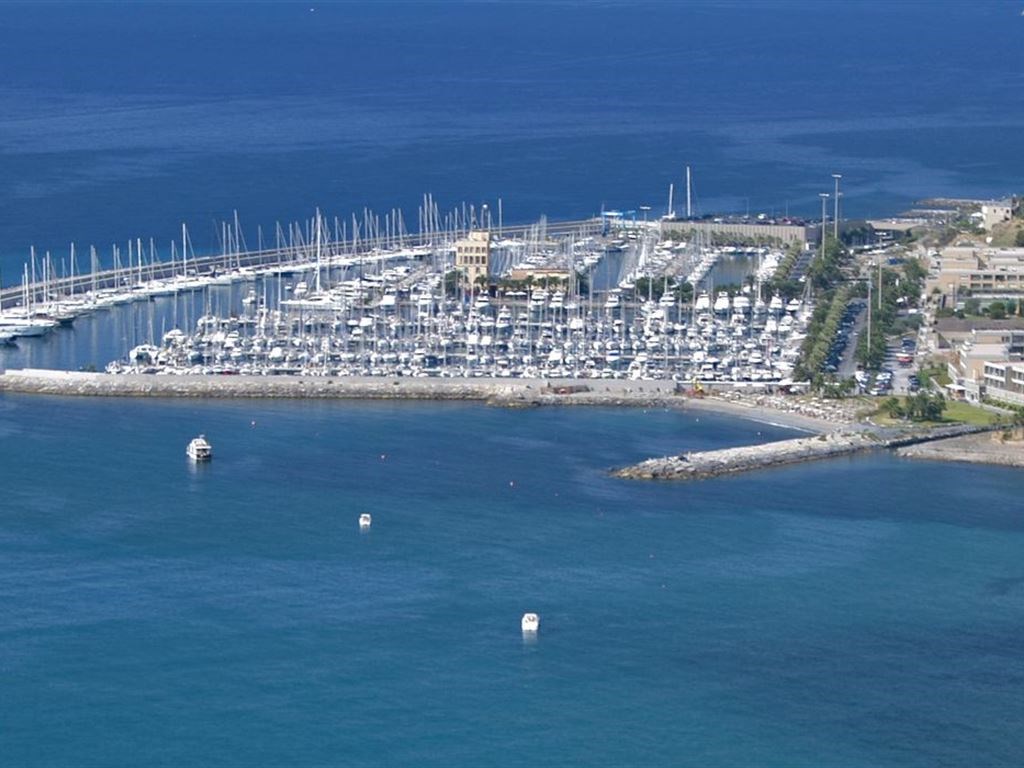 Marina Degli Aregai Hotel