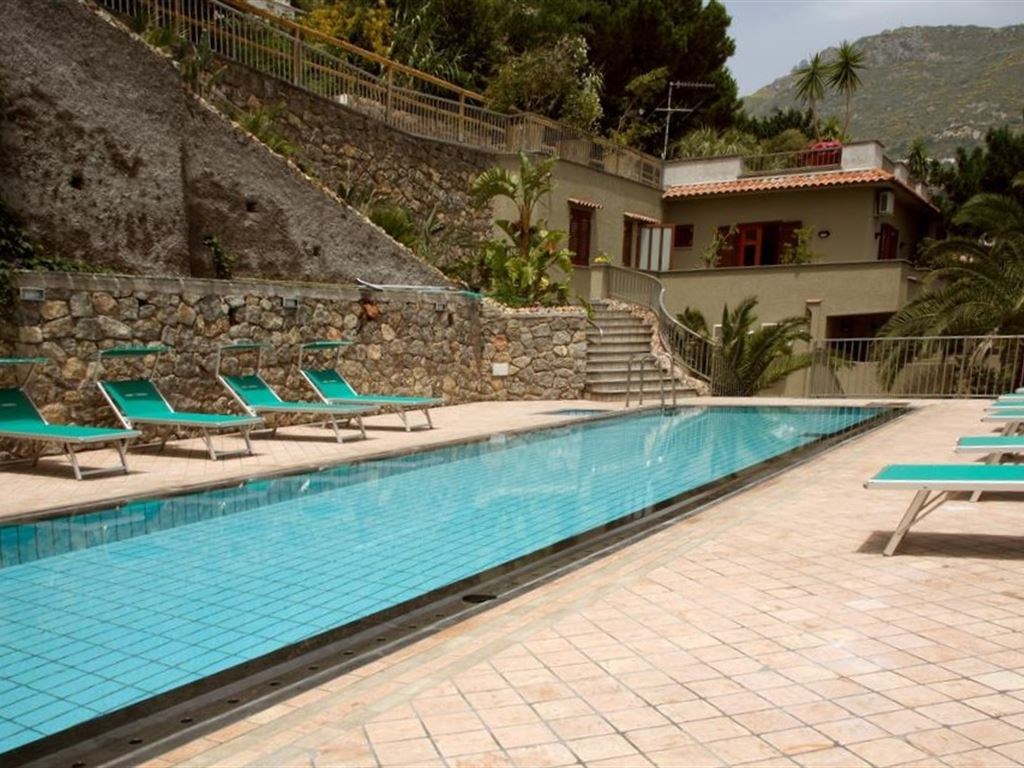 Punta Chiarito Resort Hotel