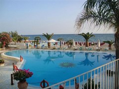 La Playa Hotel - photo 2
