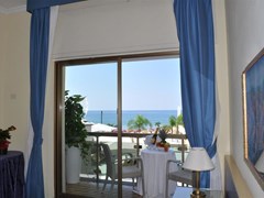 La Playa Hotel - photo 6