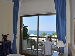 La Playa Hotel - photo 8