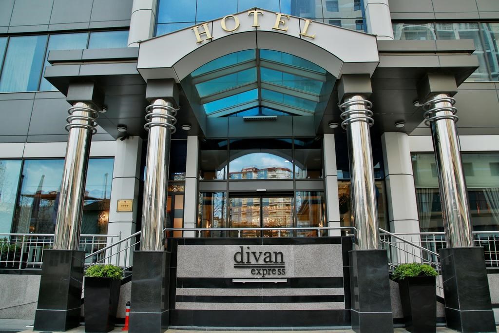 Divan Express Baku Hotel