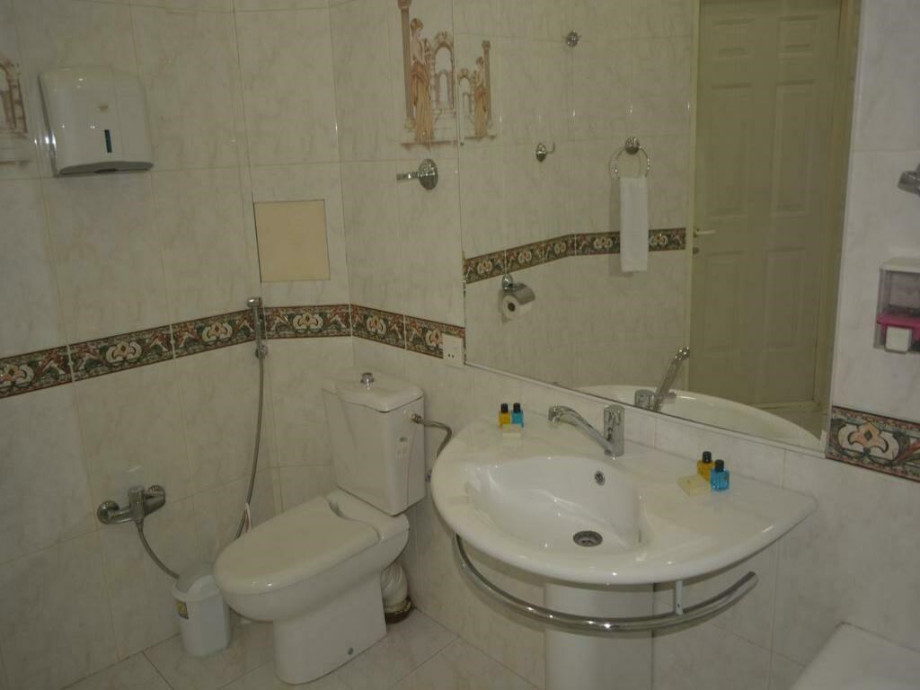 Baku Palace Hotel: Ванная комната
