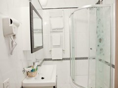 Karat Inn Hotel: Ванная комната - photo 4