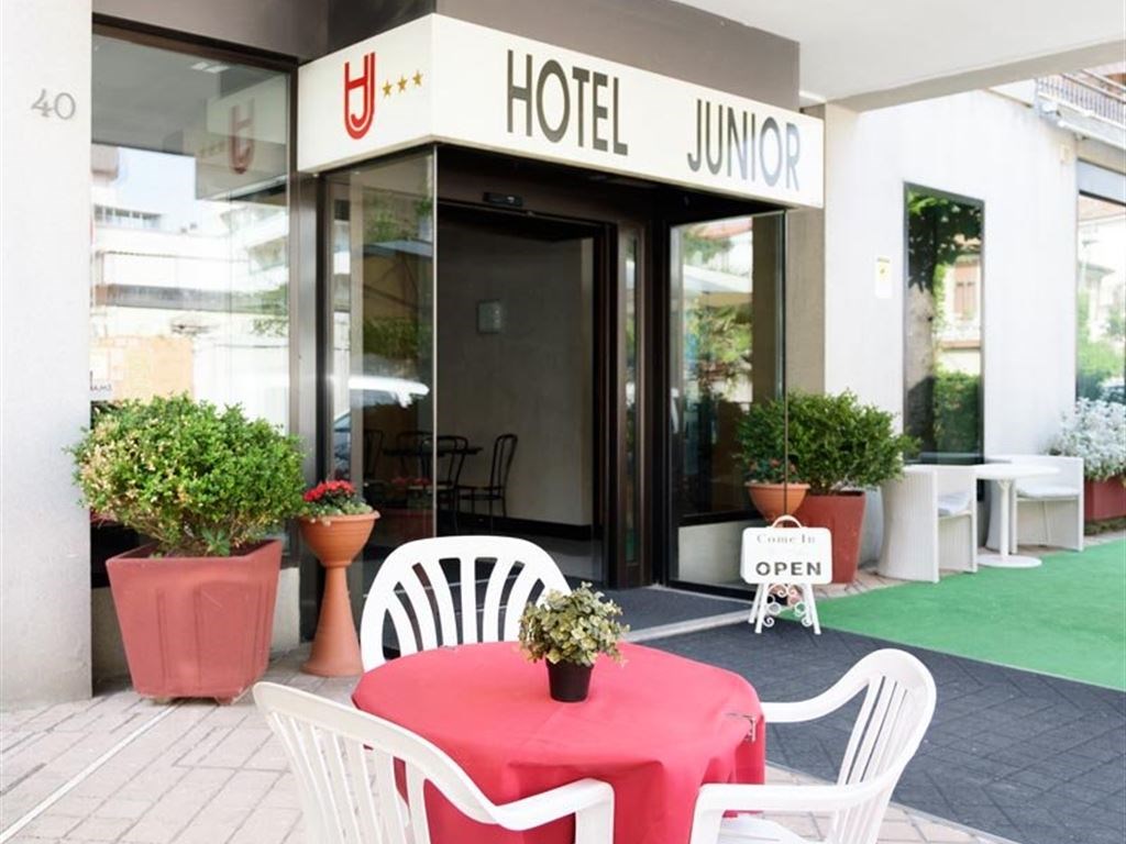 Junior Hotel