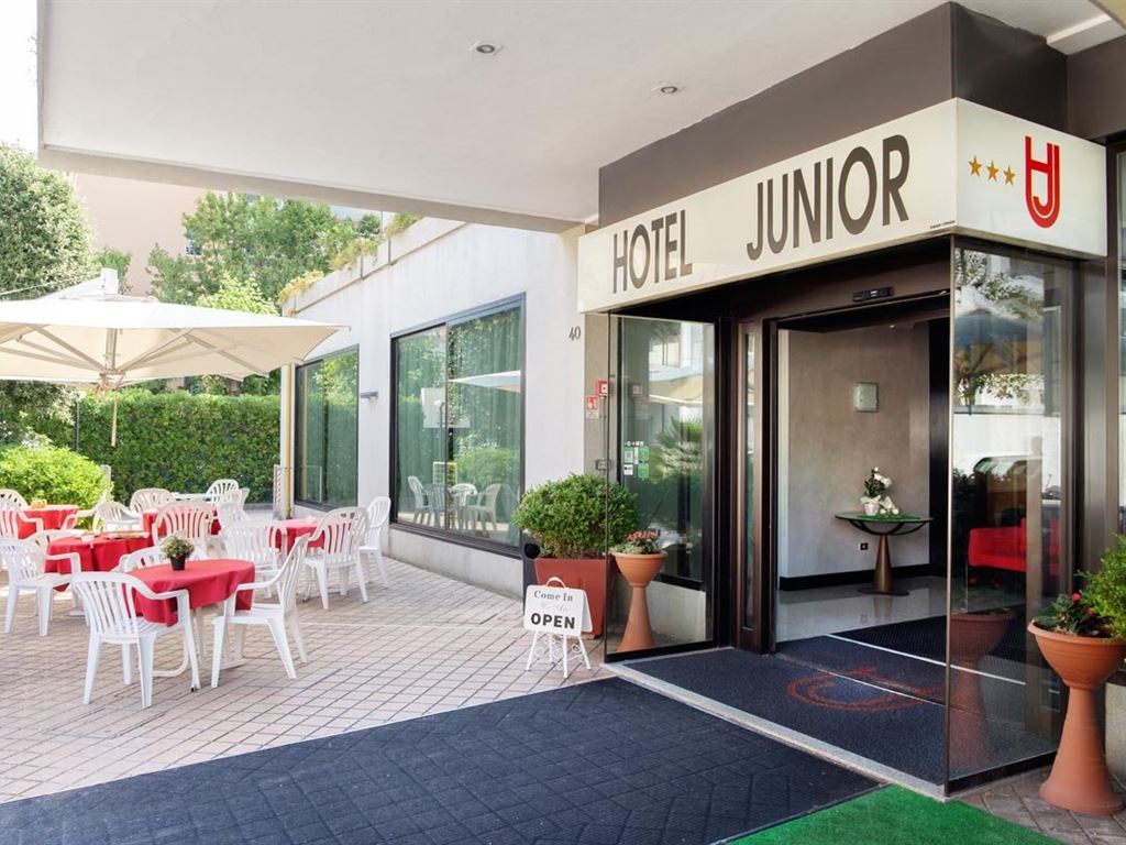 Junior Hotel