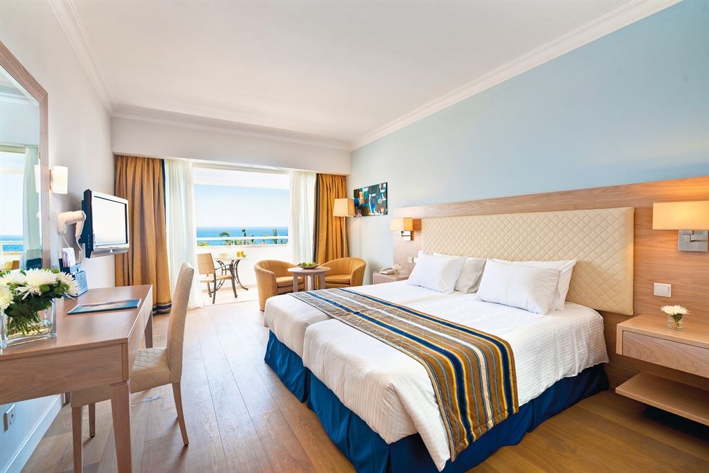 Olympic Lagoon Resort Paphos: Deluxe Room