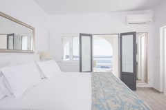 Aqua Luxury Suites Santorini  - photo 5