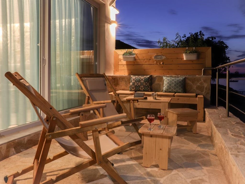 Ekati Mare Suites & Villas