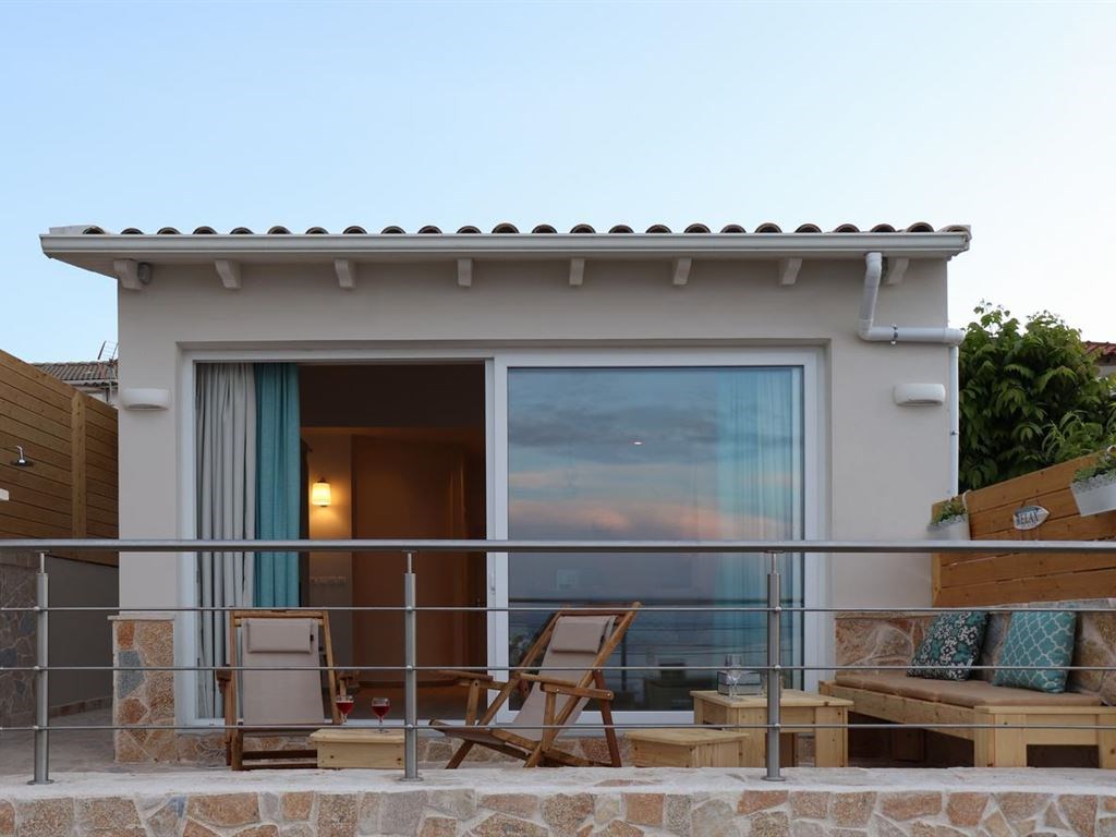 Ekati Mare Suites & Villas