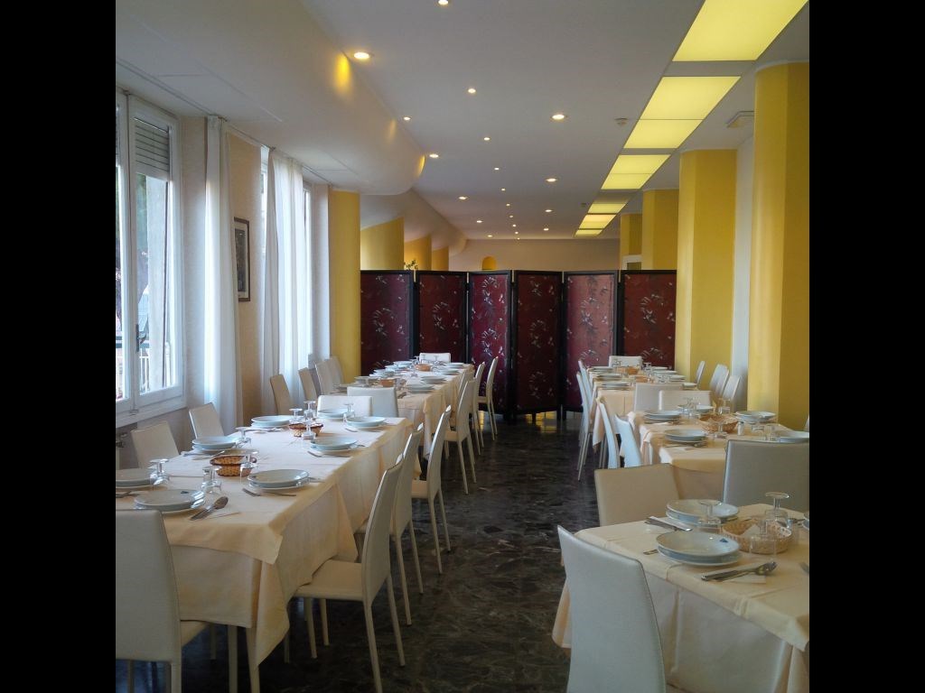 Robinia Hotel