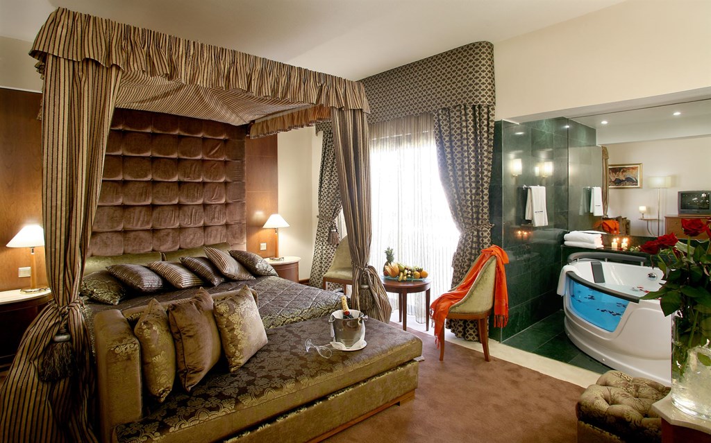 Adams Beach Hotel: Honeymoon Suite