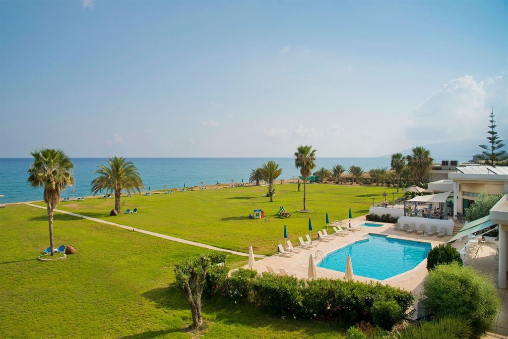 Natura Beach Hotel & Villas