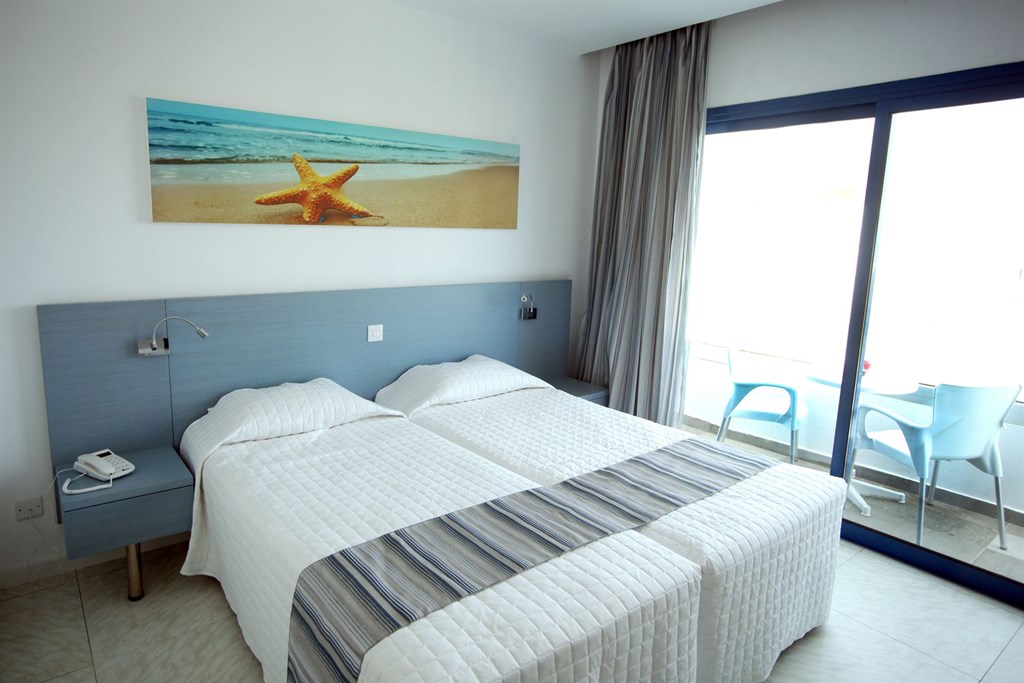 Anonymous Beach Hotel: Superior Rooms 