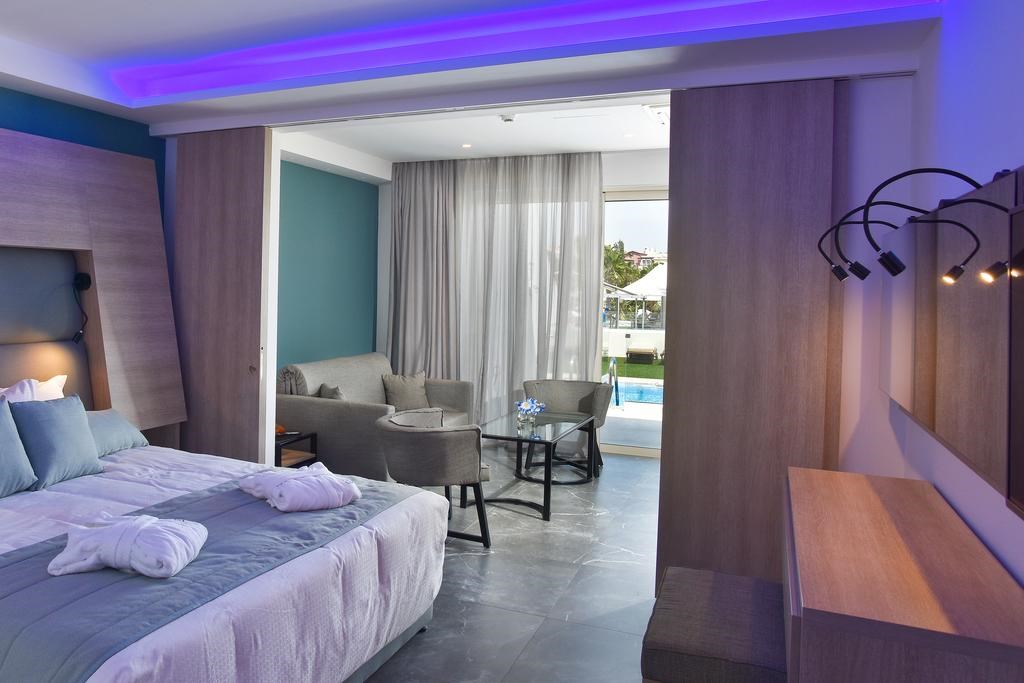 Pernera Beach Hotel: Suite Grand