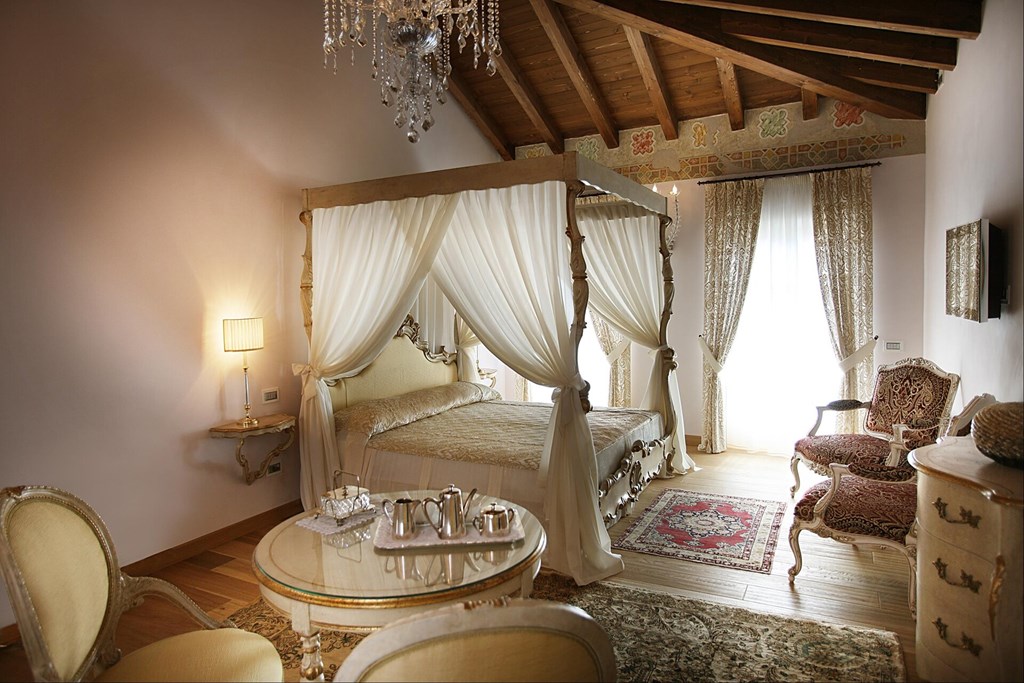 Il Sogno Di Giulietta Relais De Charme: Luxury Precious Double