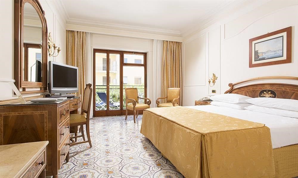 De La Ville Grand Hotel: Double Classic With Balcony Garden View