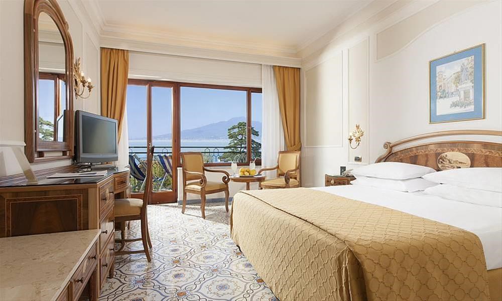 De La Ville Grand Hotel: Double Deluxe With Terrace Partial Sea View