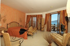 Gloria Maris Hotel Suites - photo 29