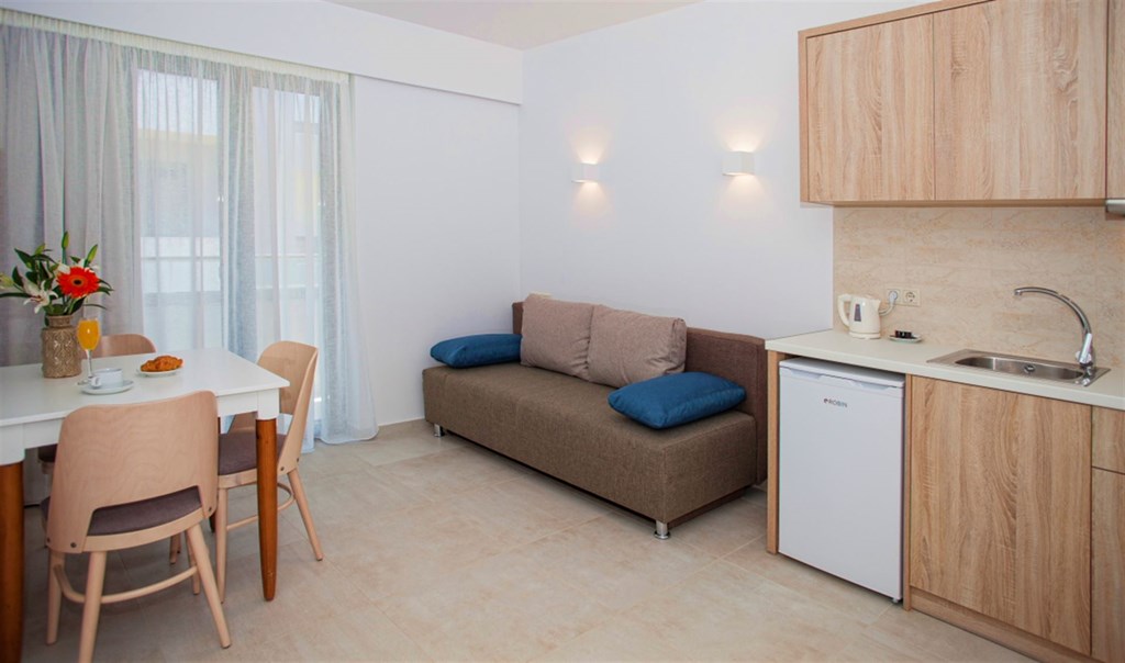 Minos Aparthotel and Suites