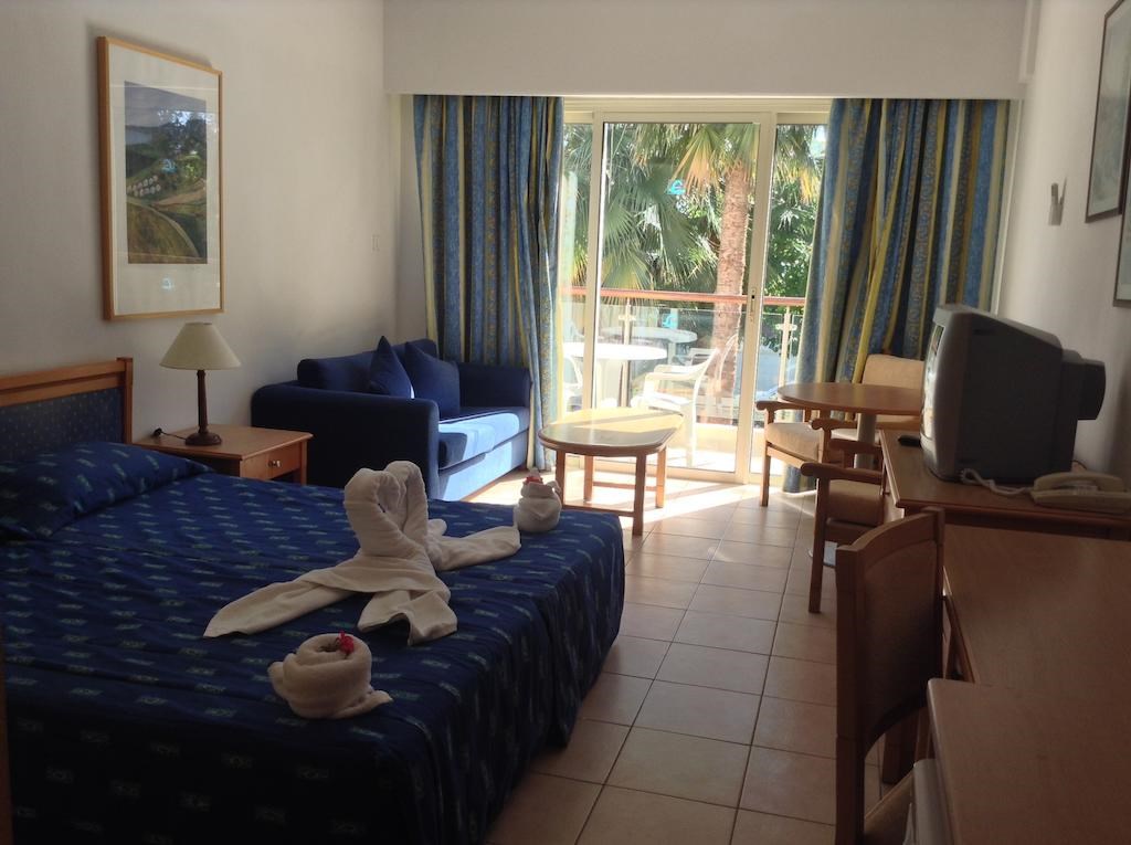 Paphos Gardens Hotel and Apartments