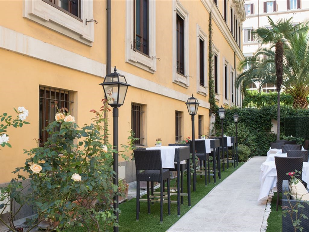 Luxe Rose Garden Hotel Roma