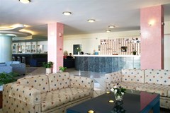 Evelyn Beach Hotel - photo 3