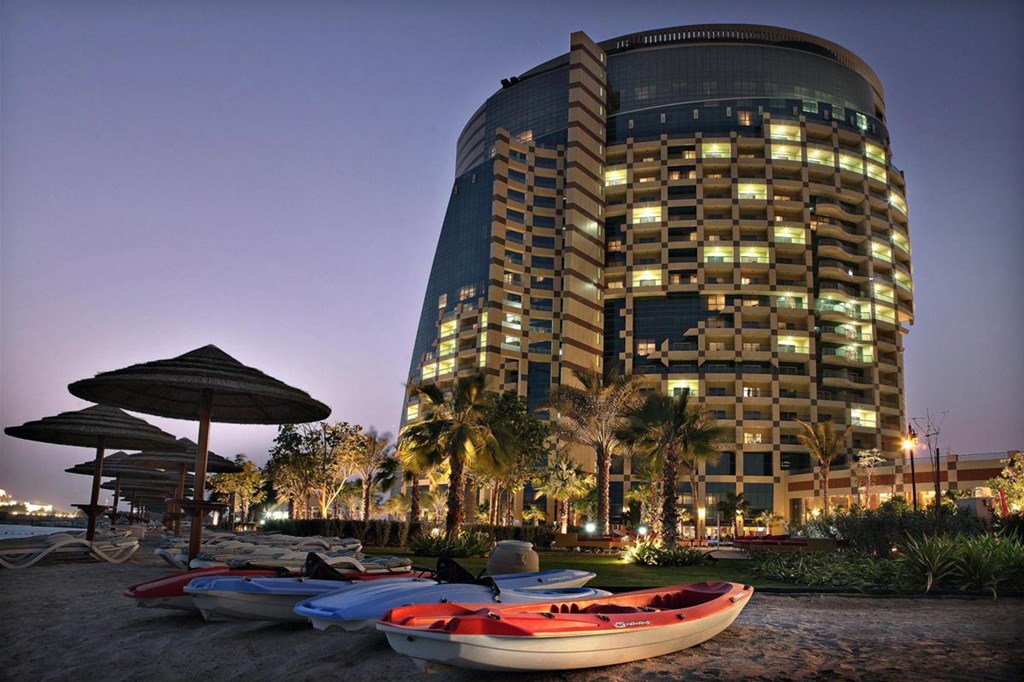 Khalidiya Palace Rayhaan: Beach