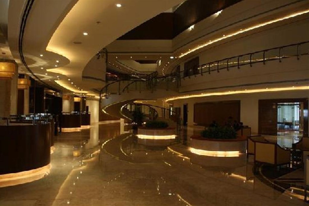 Khalidiya Palace Rayhaan: Lobby