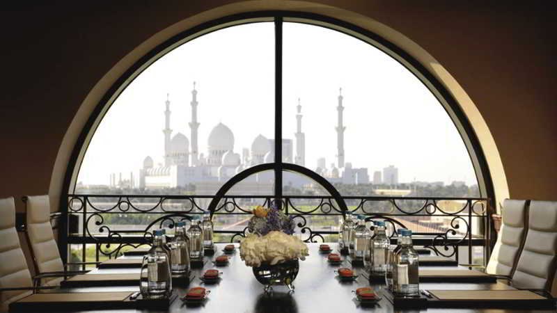 The Ritz-Carlton Abu Dhabi, Grand Canal