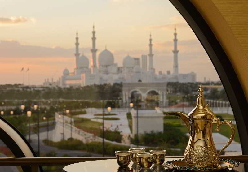 The Ritz-Carlton Abu Dhabi, Grand Canal