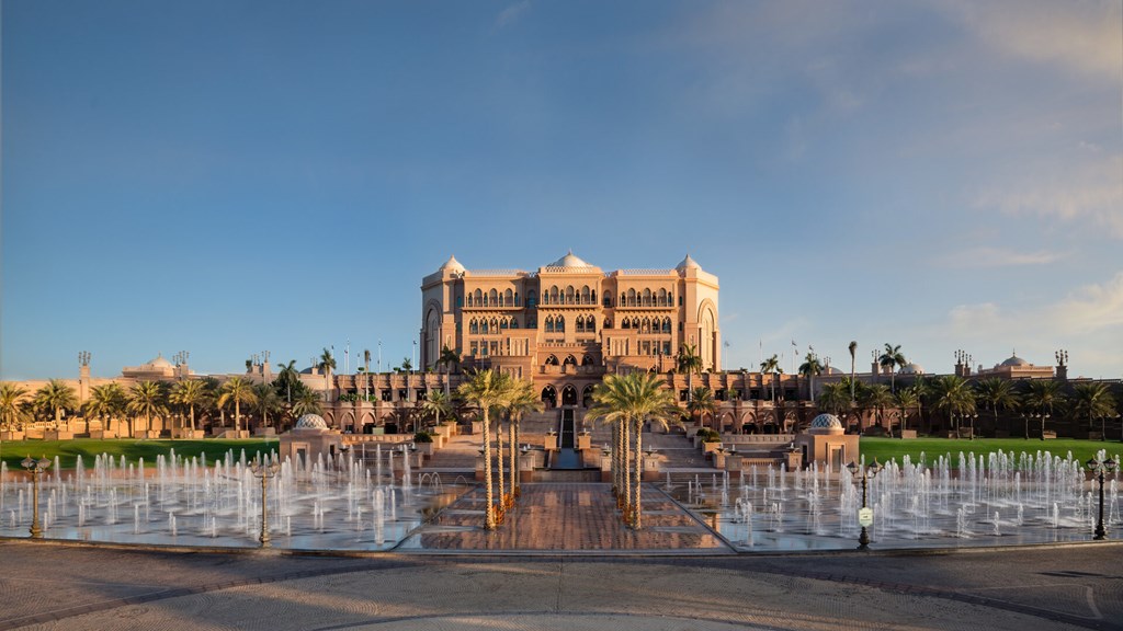 Emirates Palace Abu Dhabi: Hotel exterior