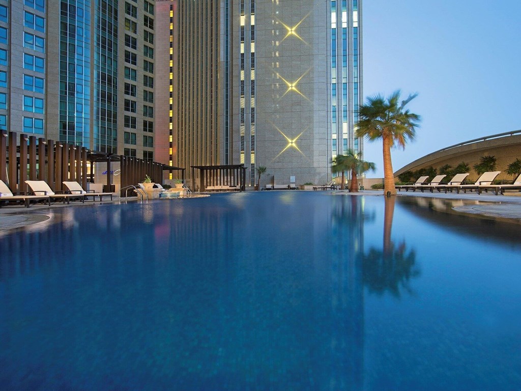 Sofitel Abu Dhabi Corniche: Pool