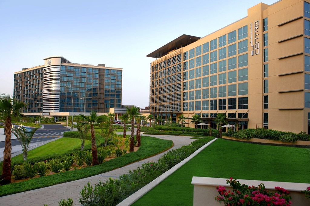 Yas Island Rotana: Hotel exterior