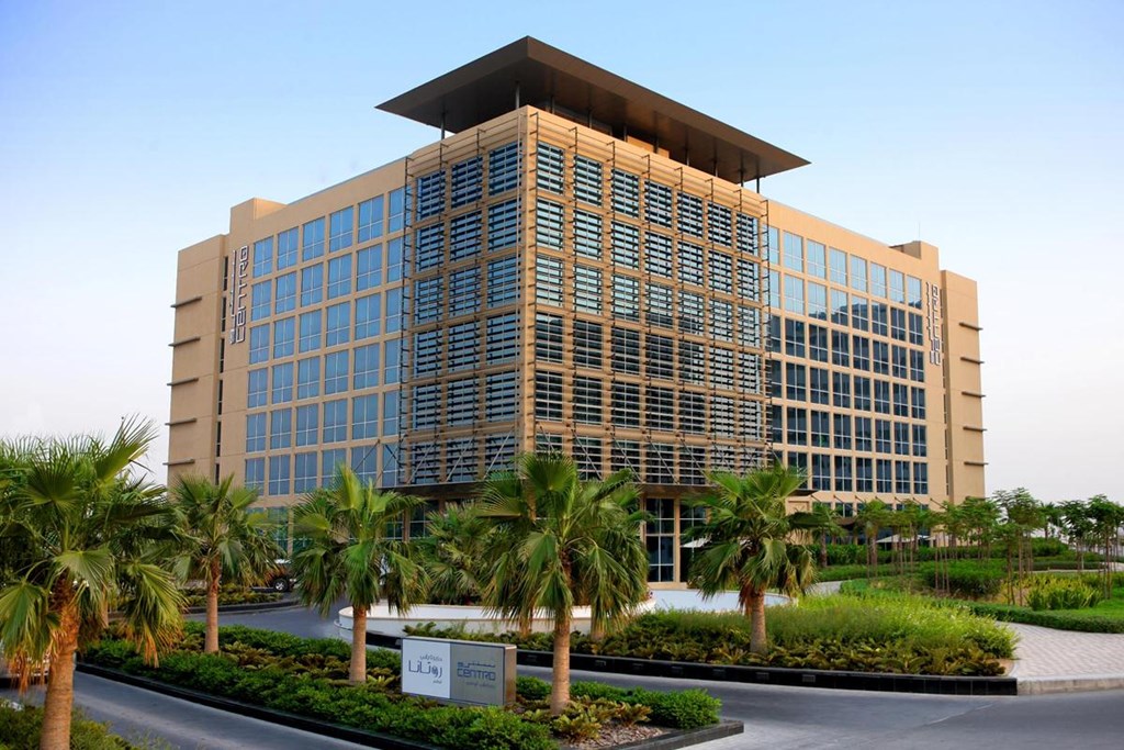 Centro Yas Island: Hotel exterior