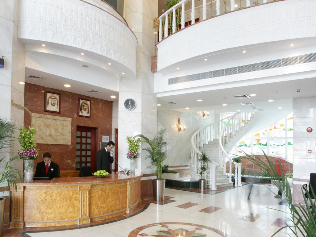 Ramada Beach Hotel Ajman: Lobby