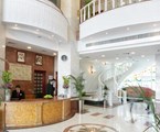 Ramada Beach Hotel Ajman: Lobby