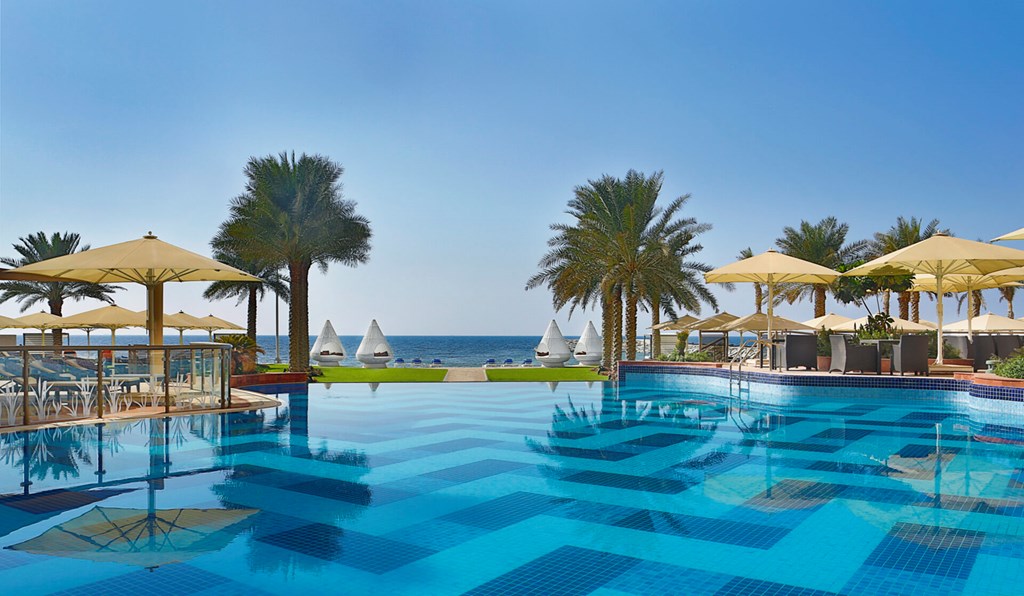 Bahi Ajman Palace Hotel: Pool