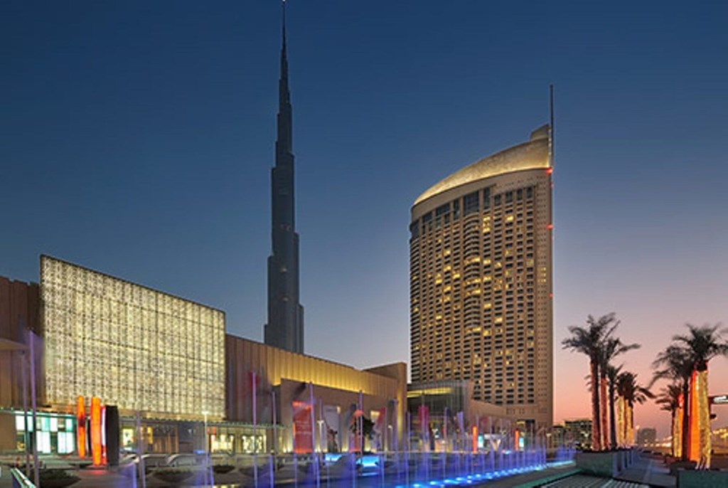 Address Dubai Mall: Hotel exterior