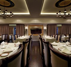 Jumeirah Emirates Towers: Restaurant - photo 12