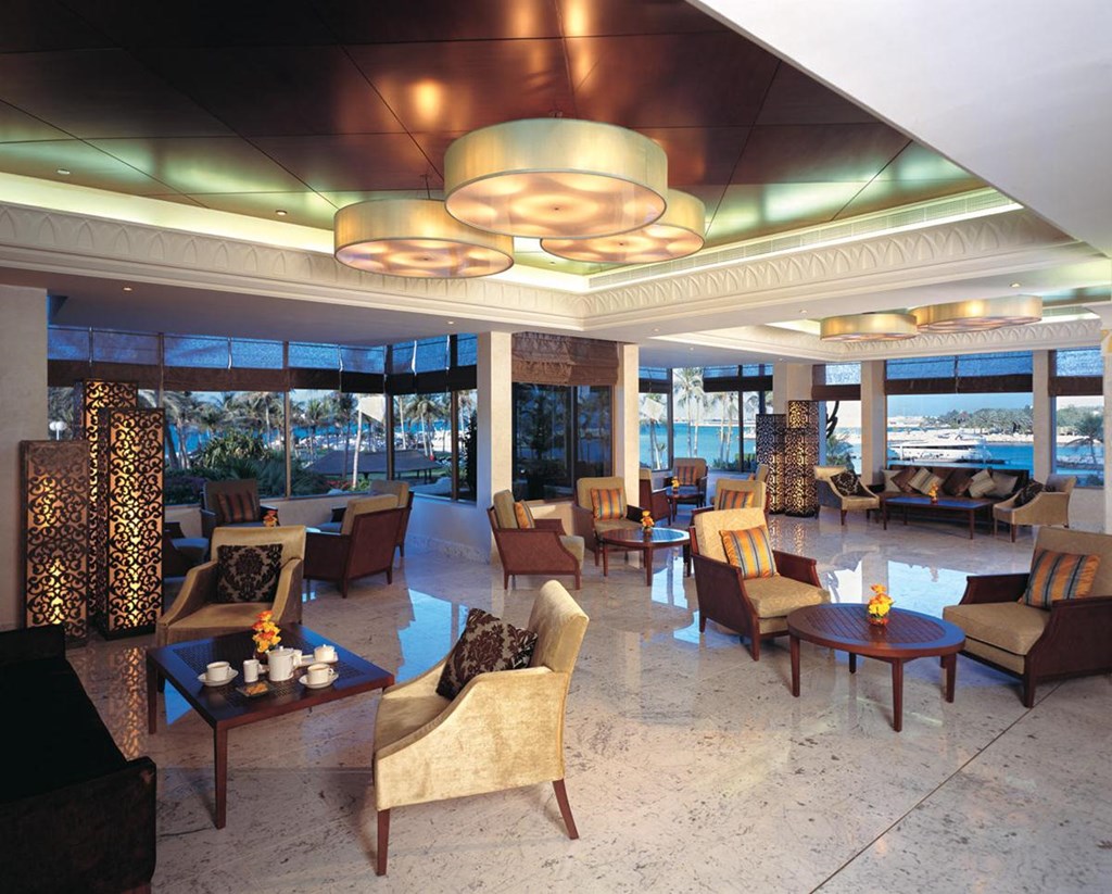 JA Beach Hotel: Lobby