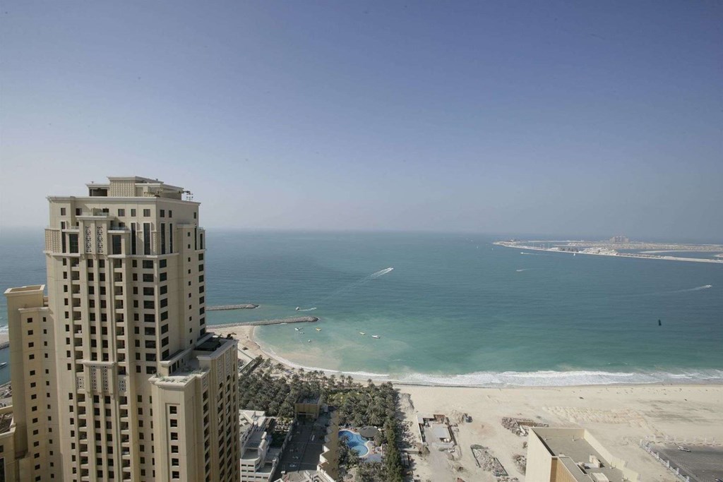 Ramada Plaza Jumeirah Beach: Hotel exterior