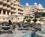 Emerald Palace Kempinski Dubai: Hotel exterior